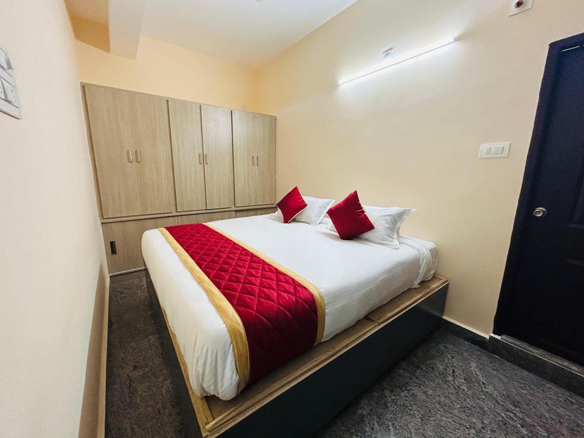 Y Stay Homestay Tirupati Kültér fotó