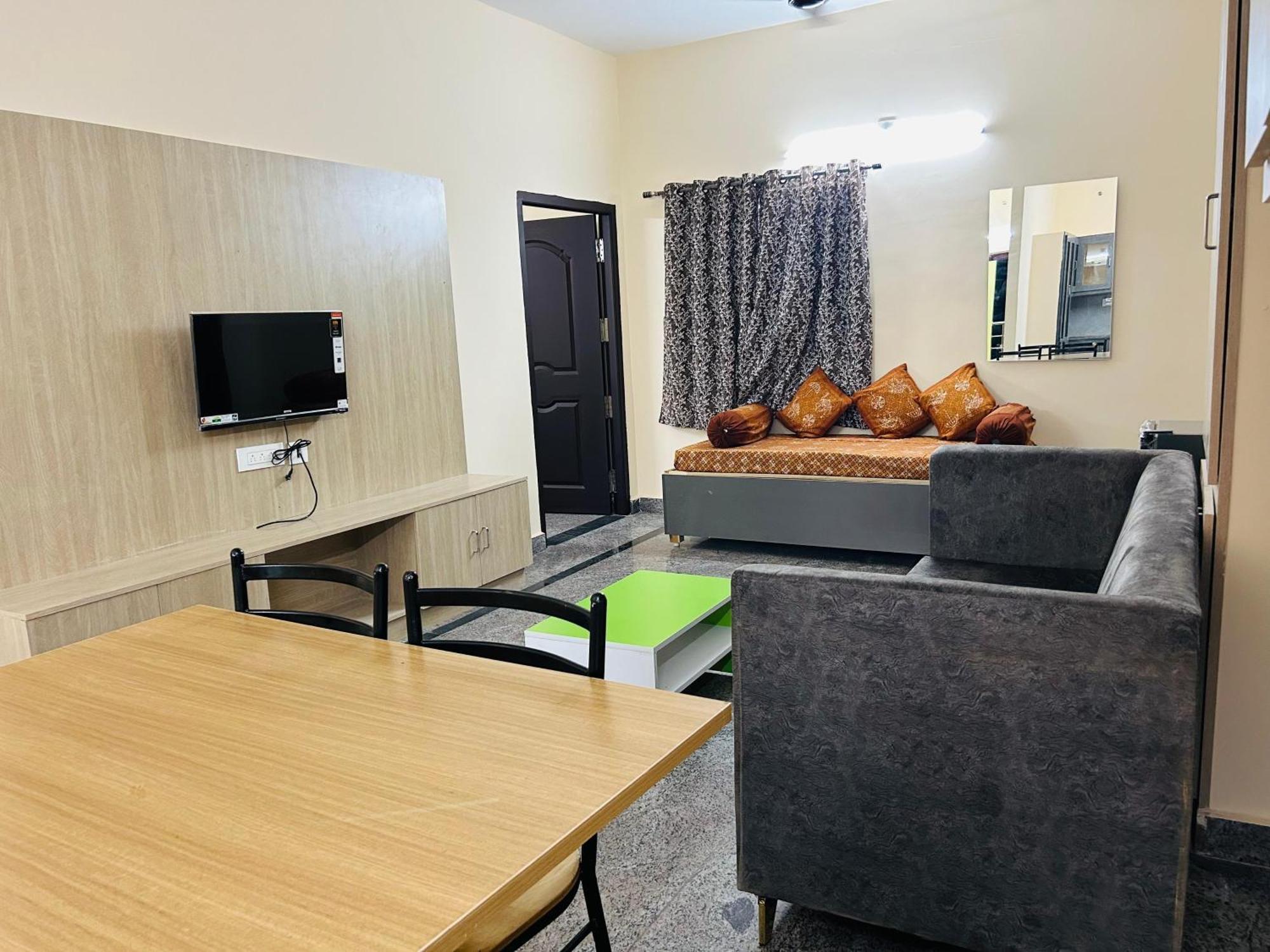 Y Stay Homestay Tirupati Kültér fotó