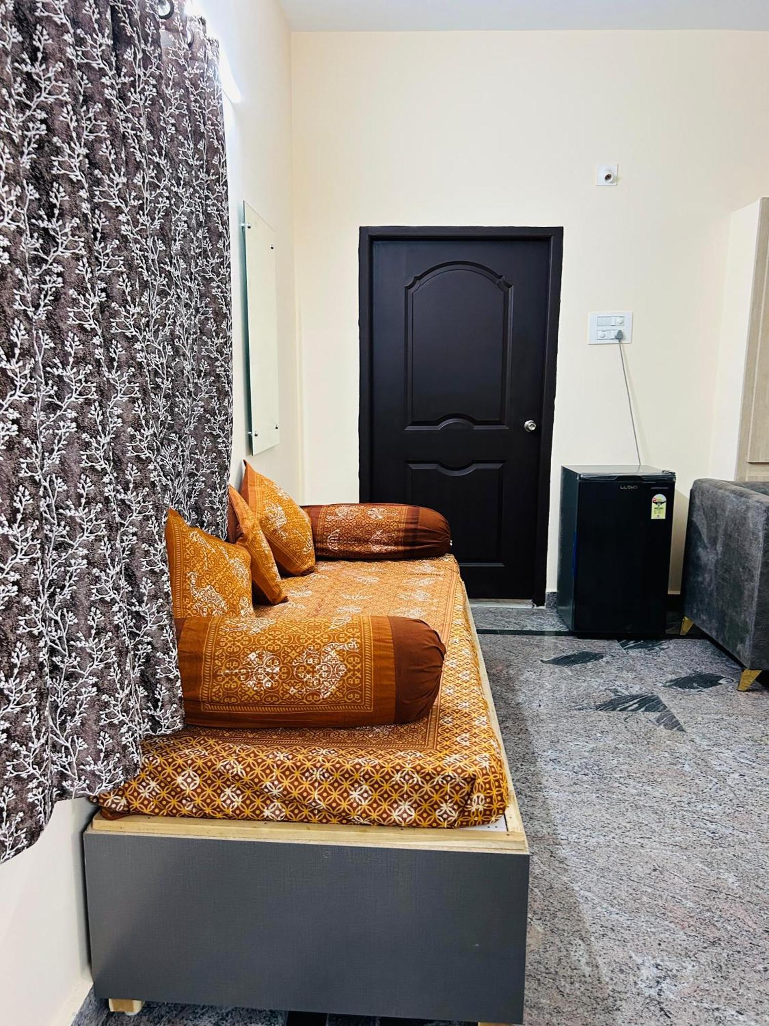 Y Stay Homestay Tirupati Kültér fotó